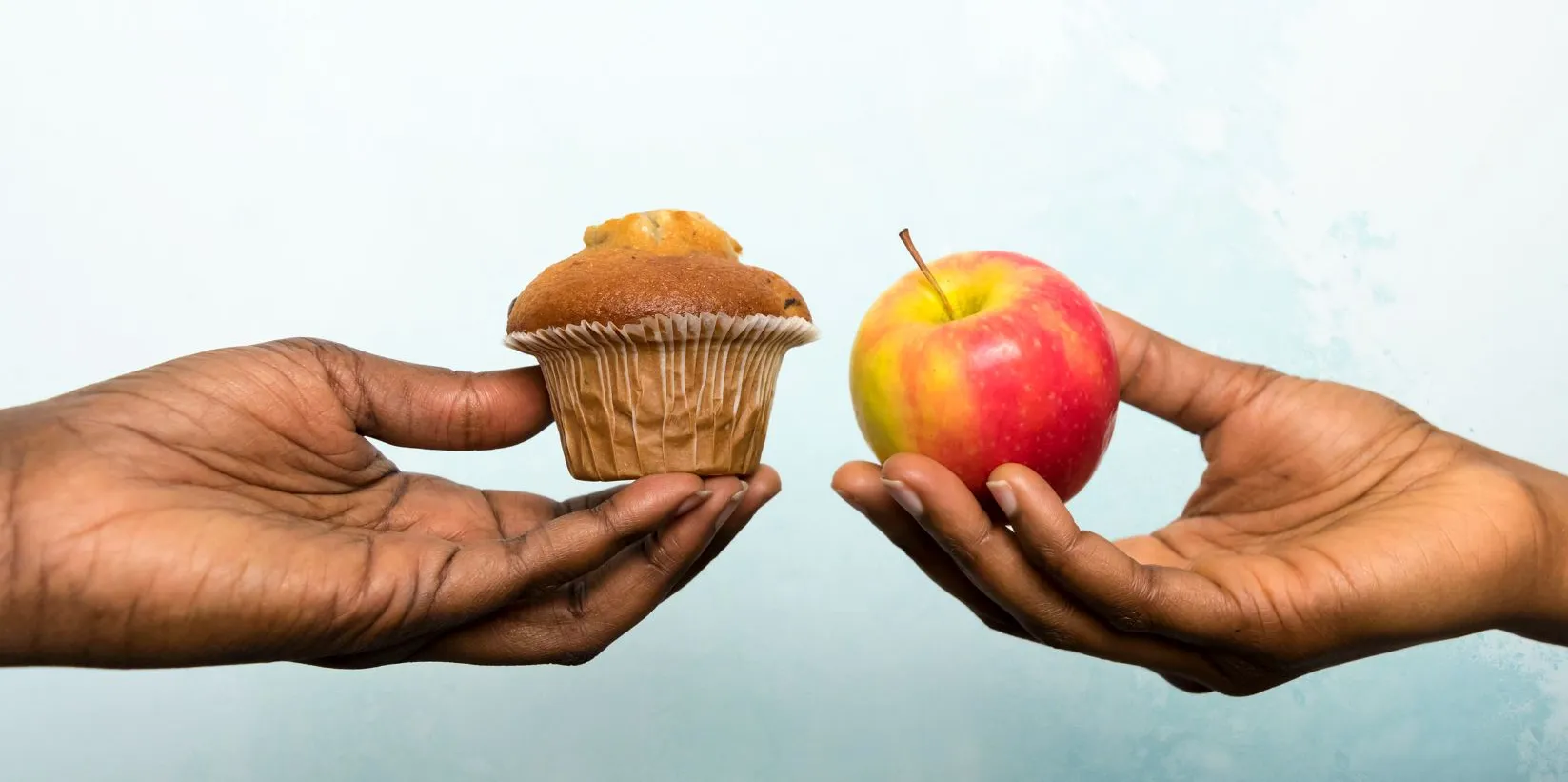 apple and cupcake compared