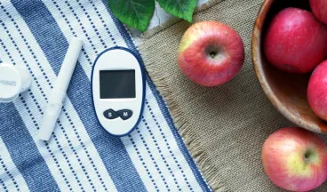 blood sugar monitor next to apples 