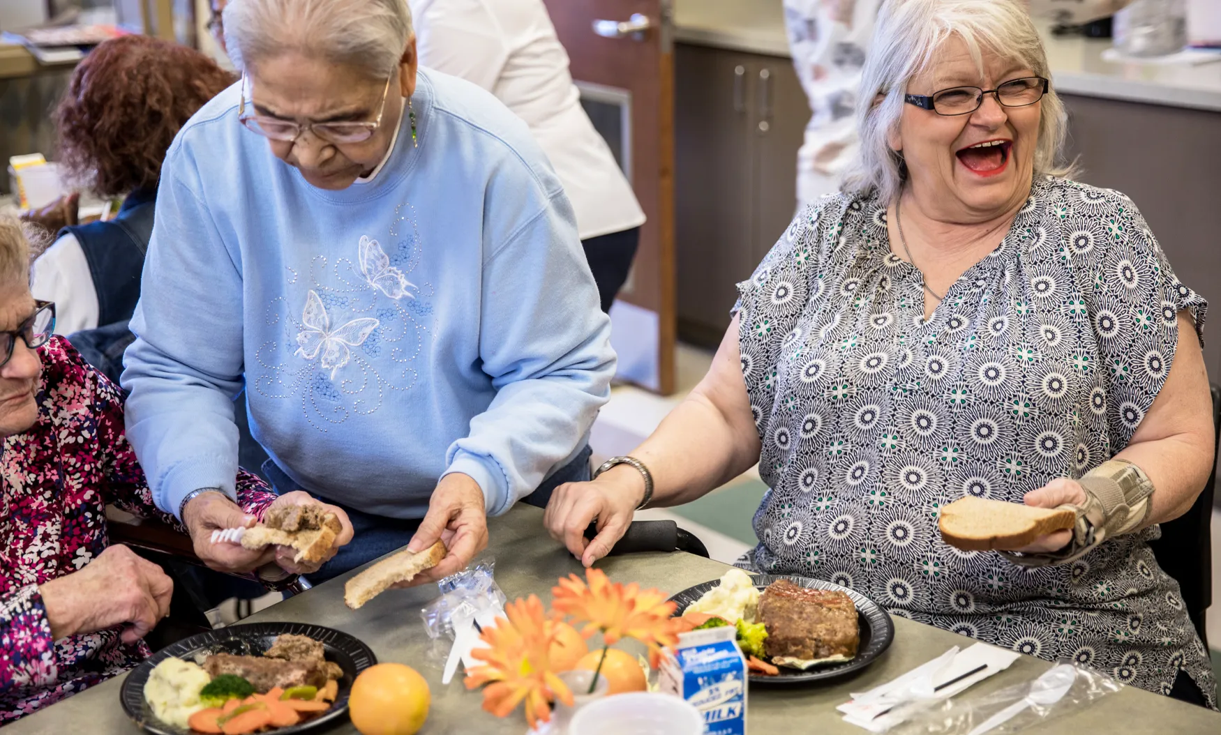 seniors eating 