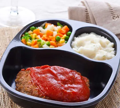 Meatloaf with mashed potatoes and vegetable blend