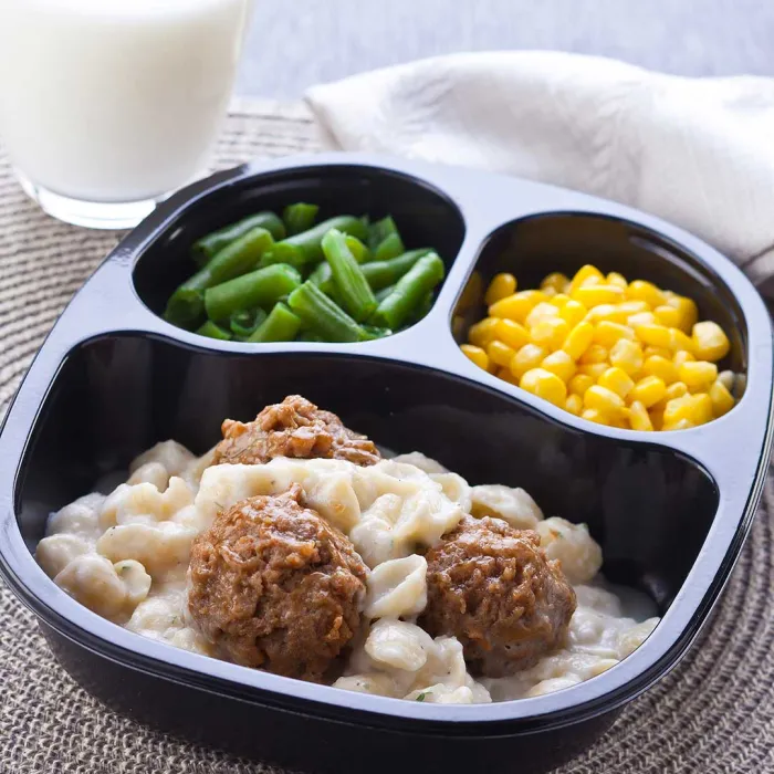 Meatballs & Alfredo Shell Pasta with Corn w/ Peppers & Green Beans